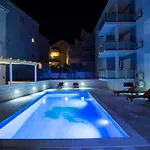 Sara 4 Apartamento