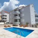 Sara 4 Apartamento