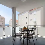 Sara 4 Apartamento Bol