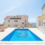 Sara 4 *