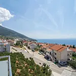 Sara 4 *