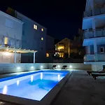 Sara 4