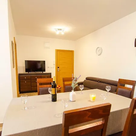 Apartment Sara 4 Bol