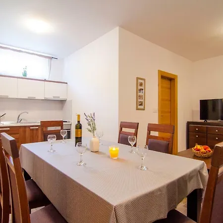 Apartment Sara 4 Bol