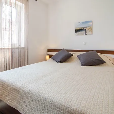Apartment Sara 4 Bol