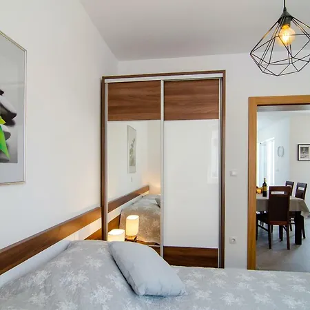 Apartment Sara 4 *