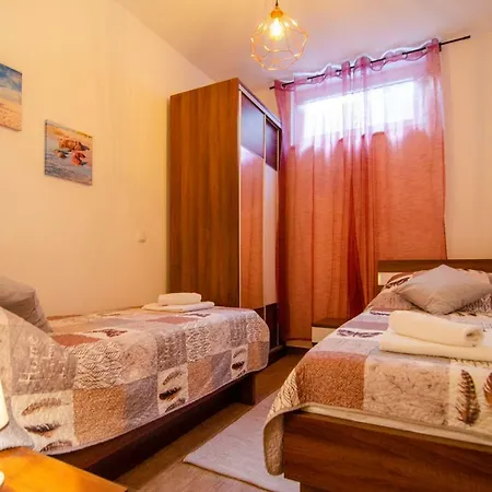 Sara 4 Apartment