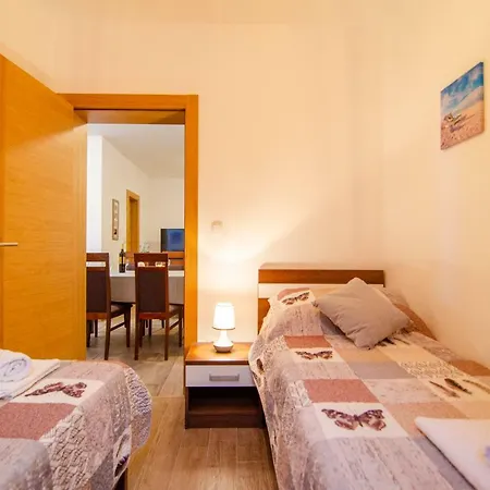 Apartment Sara 4 *