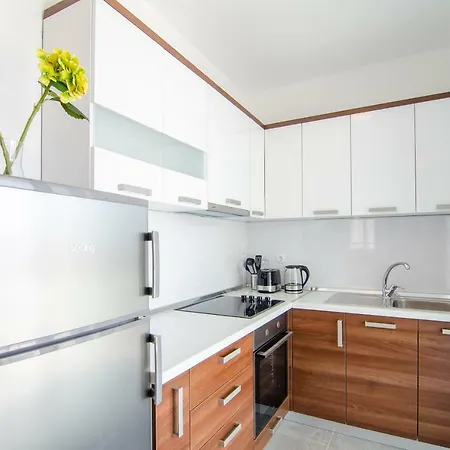 Apartamento Sara 4 *