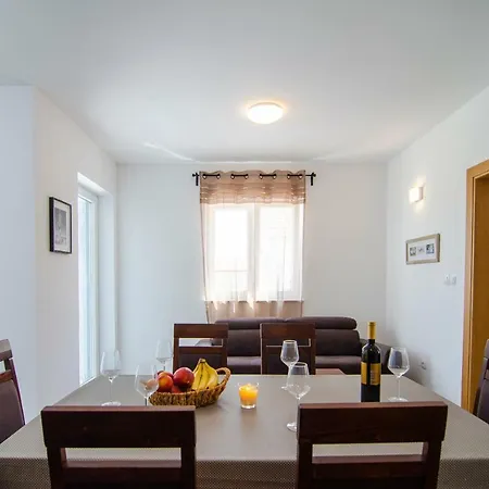 Apartment Sara 4 Bol
