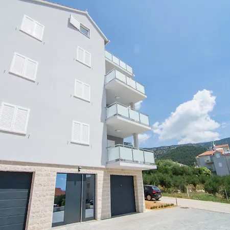 Apartment Sara 4 *
