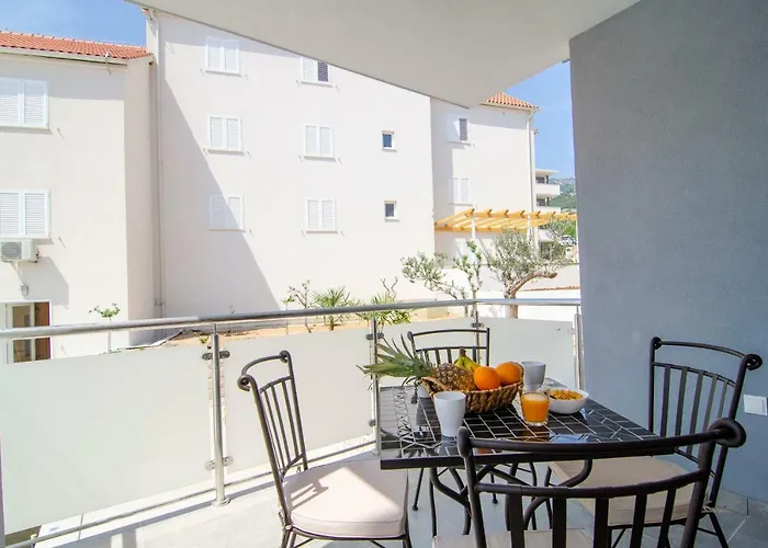 Sara 4 Apartament Bol