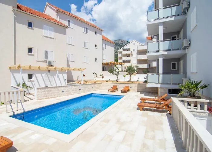 Sara 4 Apartament Bol