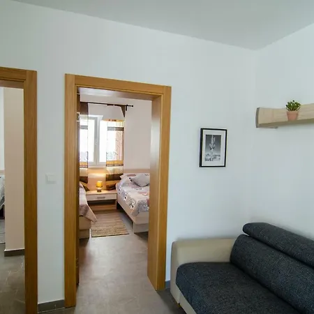 Sara 4 Apartmán *