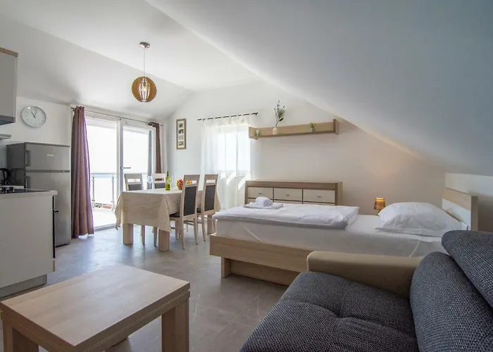 Sara 4 *